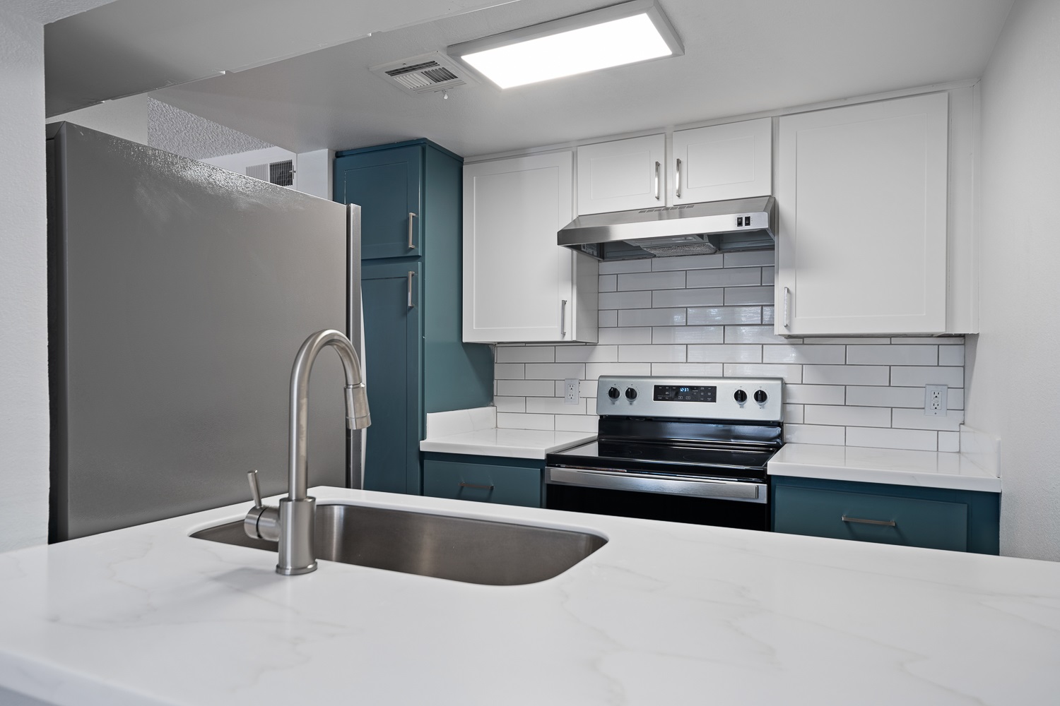 Apartment unit kitchen with subway tile backsplash
